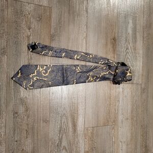 T. Harris London 100% Italian Silk Yellow Blue Paisley Vintage 1980s